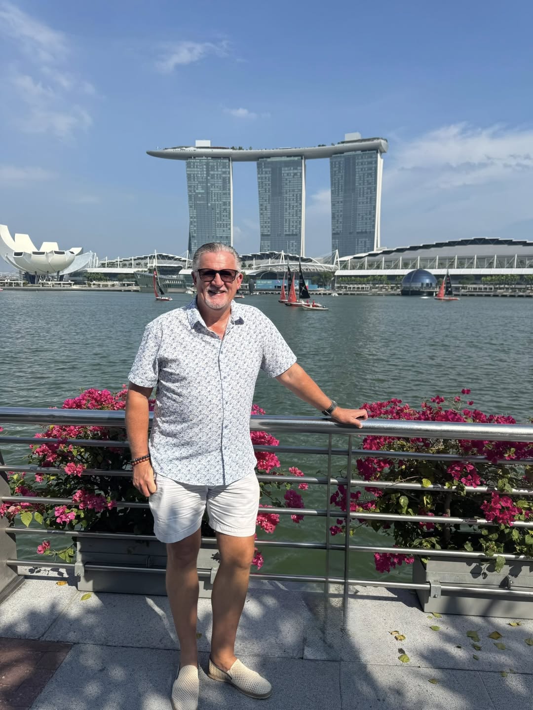 Robert Thomas - Photo 2